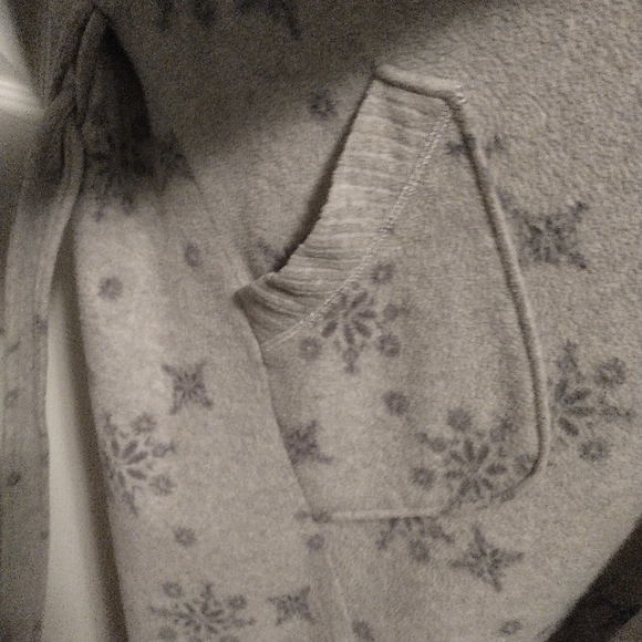 Bath Robe - Picture 3 of 9